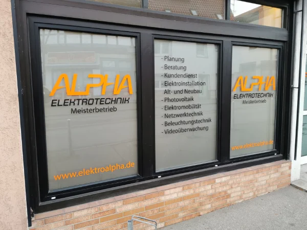 Schaufensterbeschriftung-in-Waiblingen-Alpha-Elektrotechnik