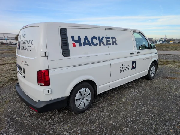 Hacker AG Fahrzeugbeschriftung in Weilimdorf