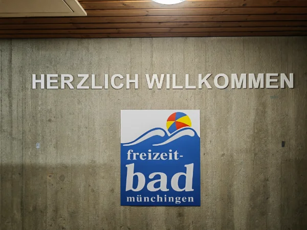 Firmenschild-Freizeitbad-Muenchingen